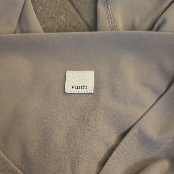 Vuori Women's Leggings in Light Gray and Purple - Picture 5 of 5